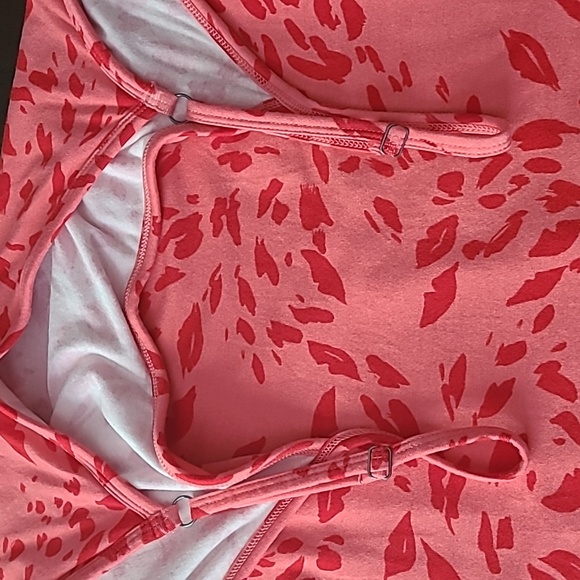 Cabi pinkred Cami abstract summer top excellent preloved condition adjust straps - Picture 5 of 10